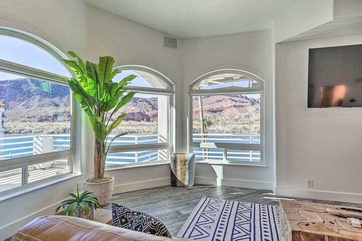Spacious Parker House on the Colorado River!