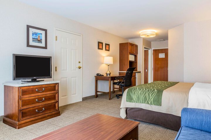 Comfort Inn & Suites South Burlington near University