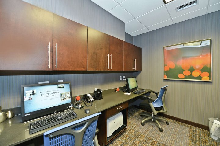 Hampton Inn & Suites Greensboro / Coliseum Area