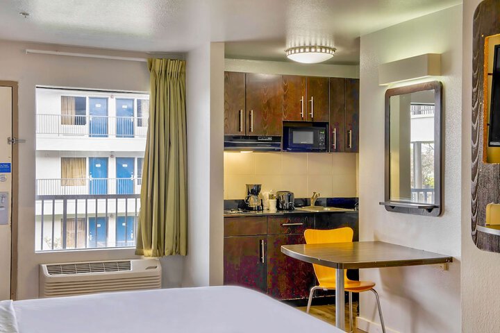 Room 28 of 28