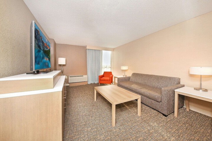 Room 16 of 40