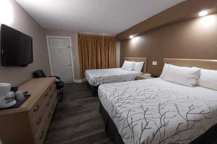 Room 9 of 32