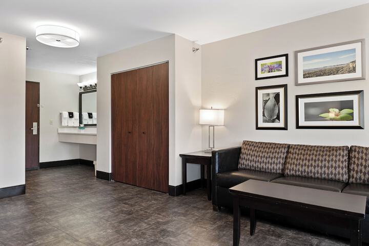 Room 52 of 115