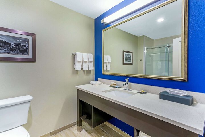 La Quinta Inn & Suites by Wyndham Odessa N. - Sienna Tower