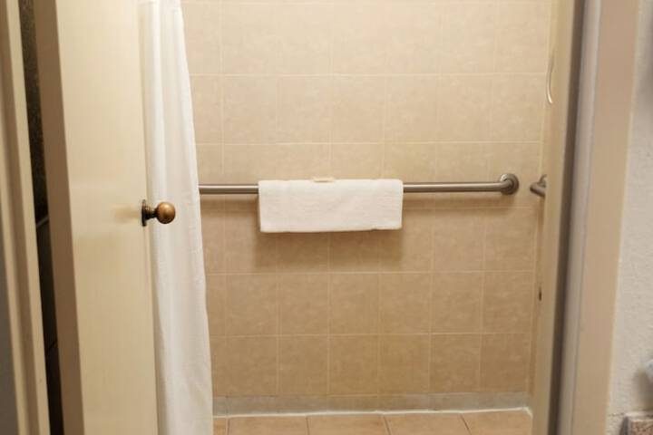 Room 12 of 18