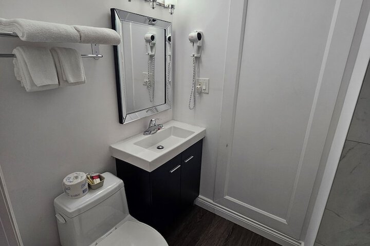 Room 34 of 38