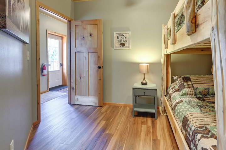 Cozy Lake Wissota Escape w / Community Dock!