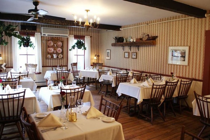 Dining 55 of 70