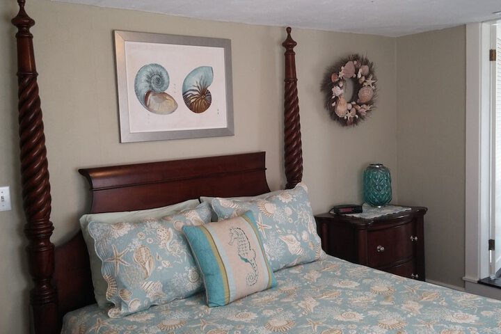 Room 106 of 182