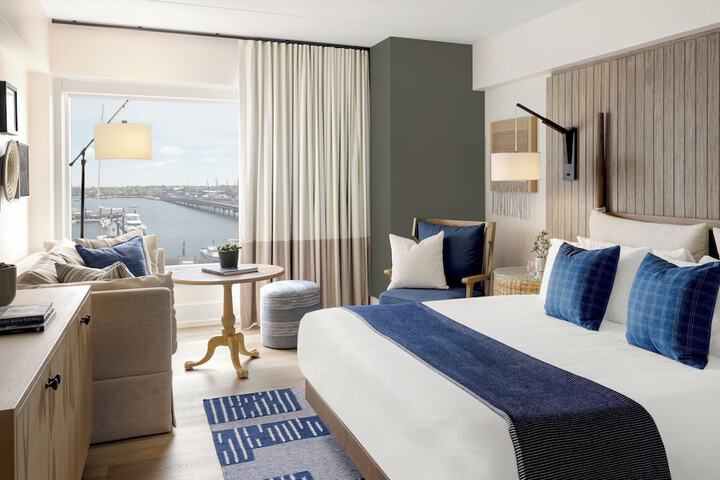 Newport Harbor Island Resort