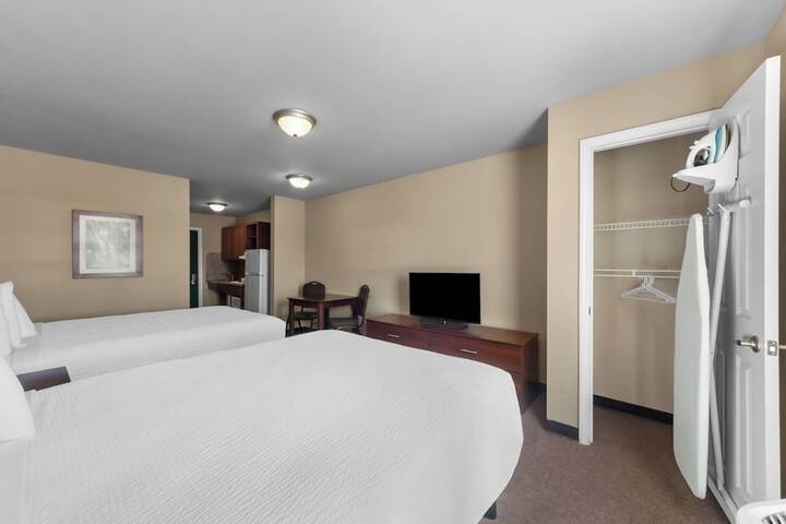 Room 11 of 18