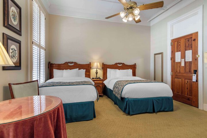 Room 12 of 32