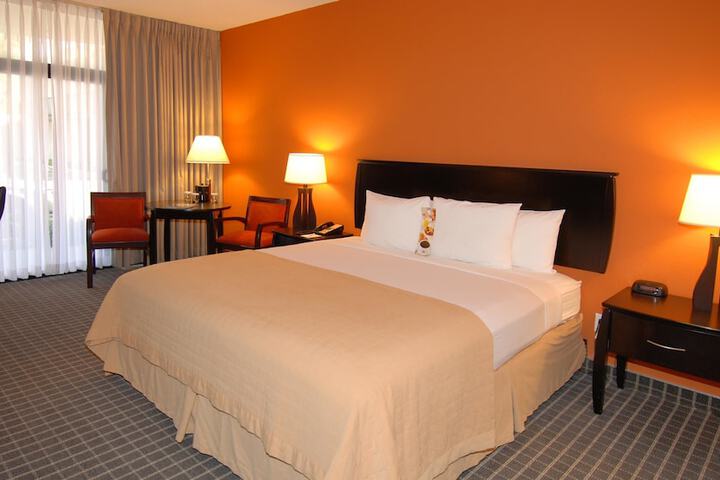 Oakland Airport Executive Hotel