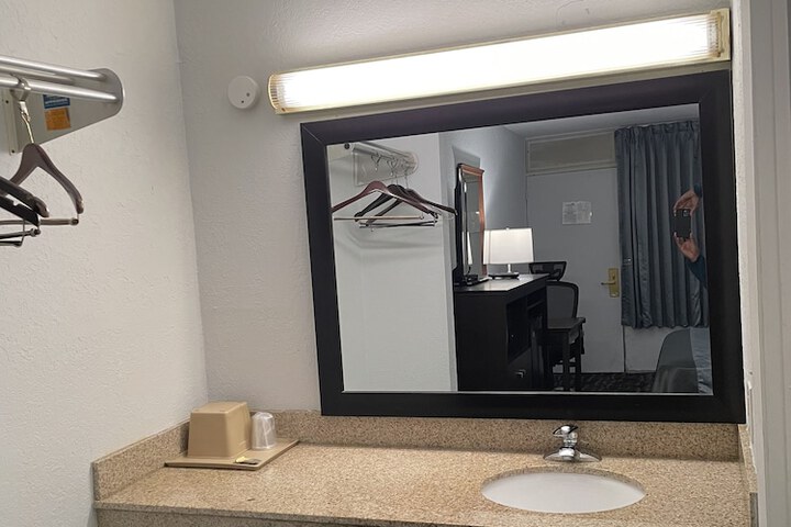 Room 21 of 30