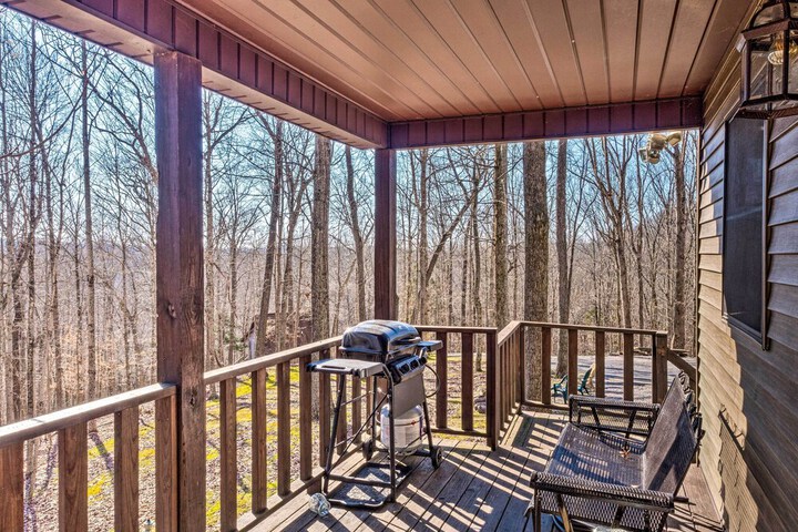 Quiet & Private Cabin 5 Mi to Dale Hollow Lake!