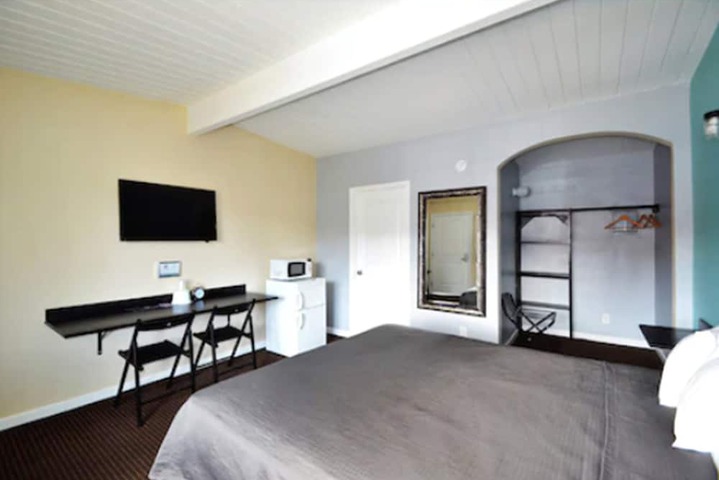 Room 22 of 34