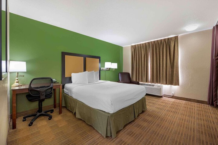 Room 15 of 28