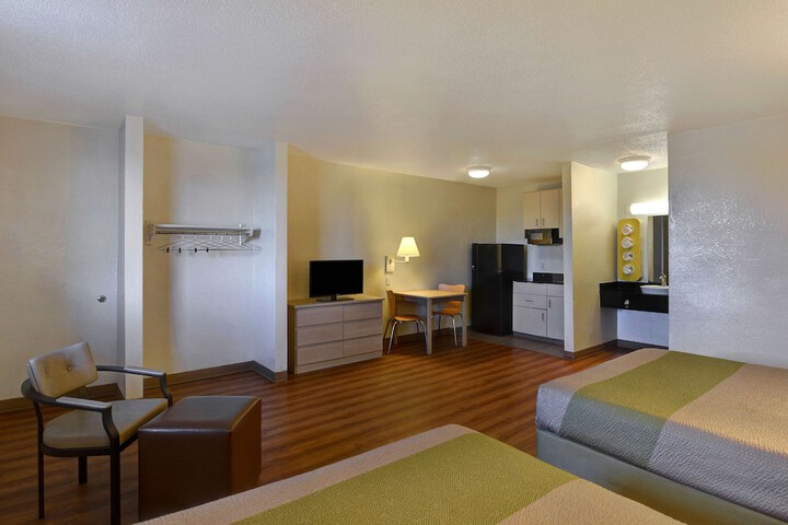 Room 33 of 43