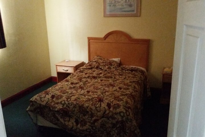 Room 5 of 17