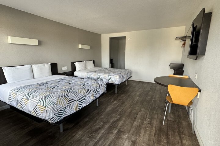 Room 27 of 38