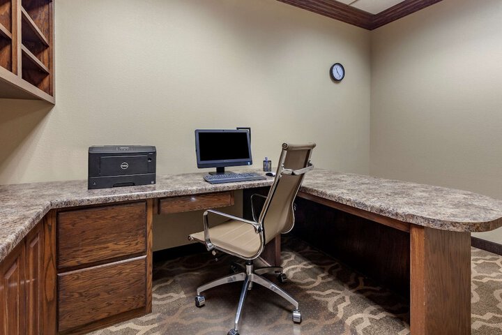 Business Center 39 of 39