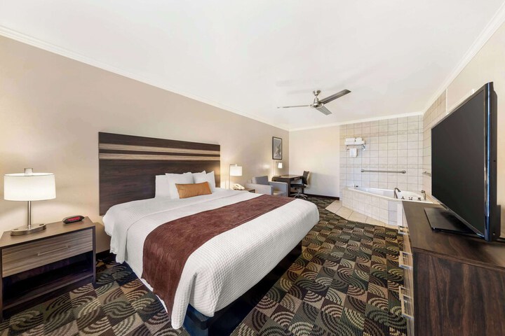 Room 16 of 43