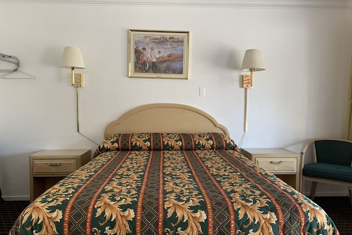 Room 7 of 14
