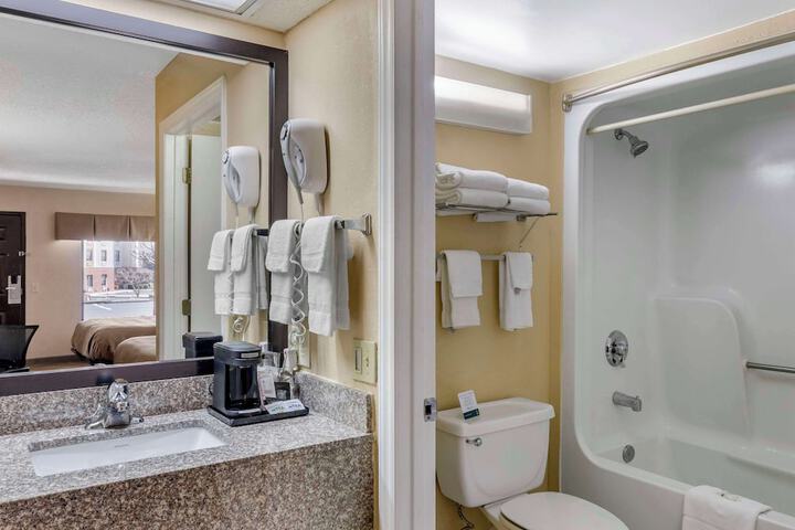 Room 15 of 32