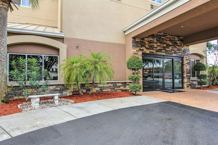 Hotel 4 of 72