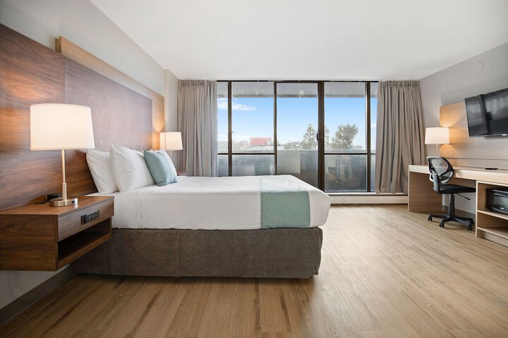 Highliner Hotel & Conference Centre