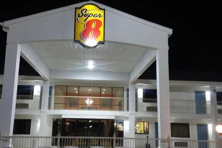 Super 8 by Wyndham Ocean Springs Biloxi