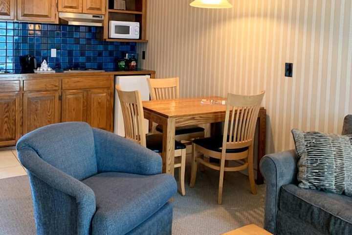 Coachman Inn & Suites