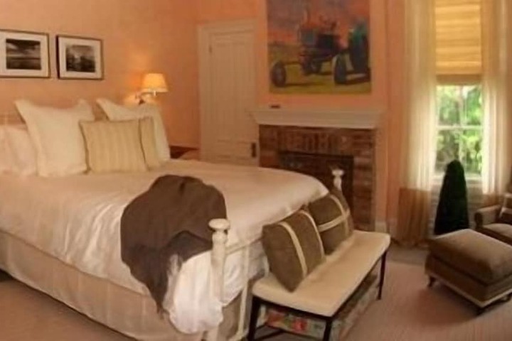 Jedediah Hawkins Inn