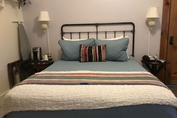 Room 14 of 65