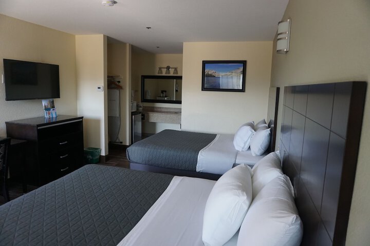 Room 27 of 46