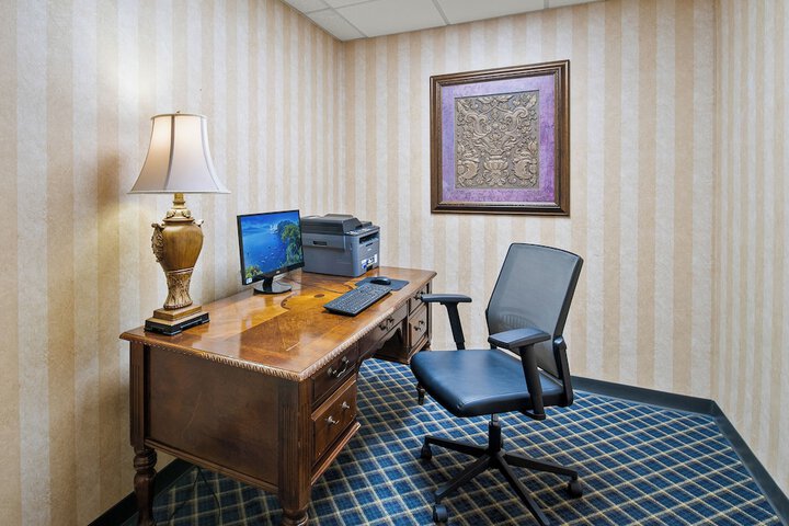 Business Center 50 of 53