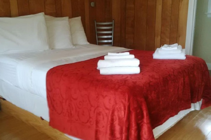 Room 6 of 14