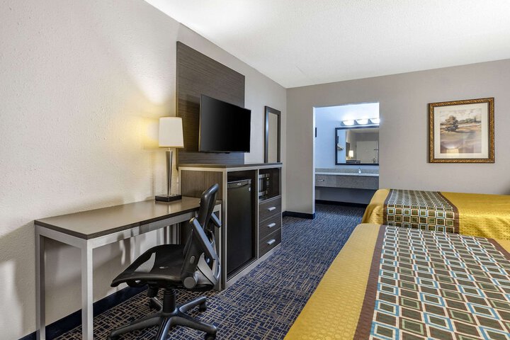 Room 33 of 33