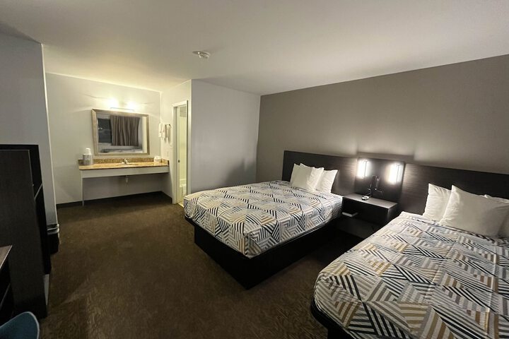 Room 10 of 33