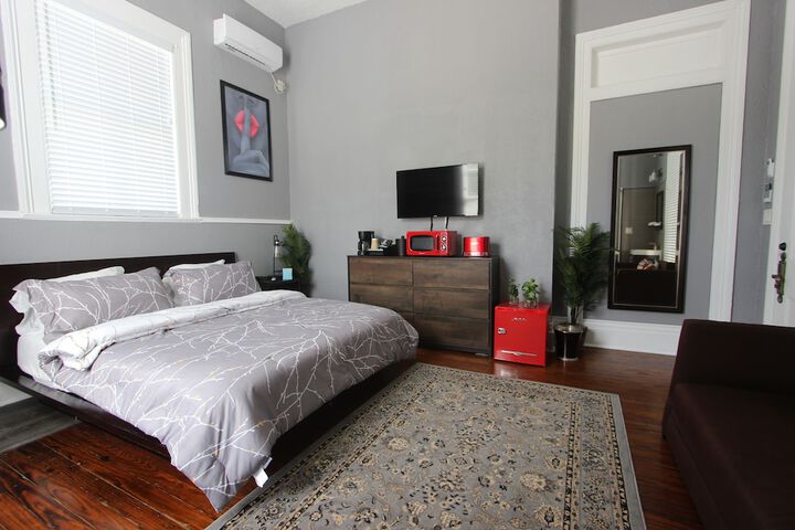 Room 104 of 171