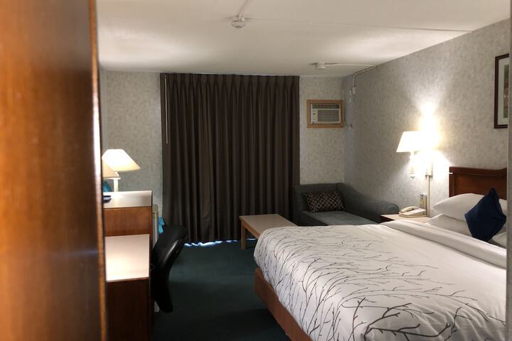 Room 28 of 63