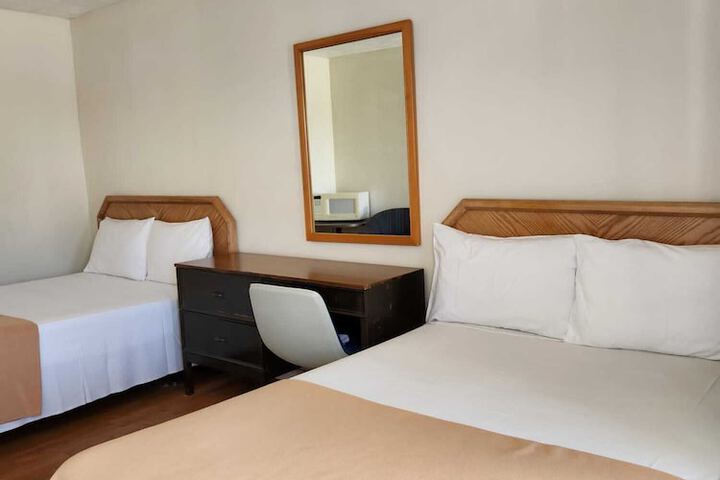 Room 4 of 5