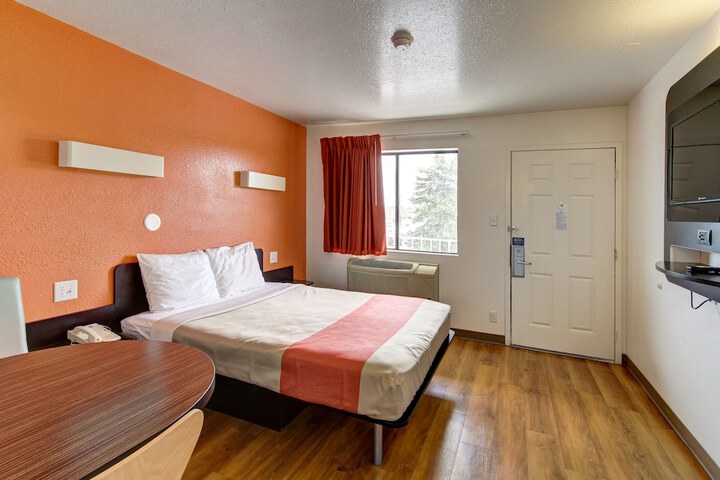 Room 10 of 22