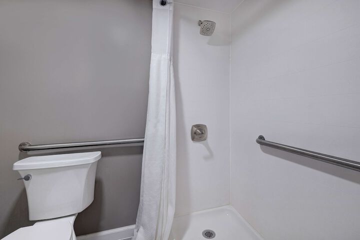 Room 7 of 18