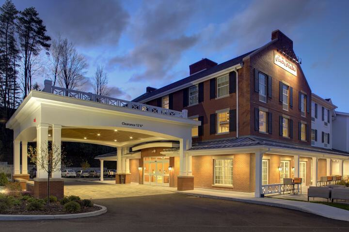 Hampton Inn and Suites Manchester