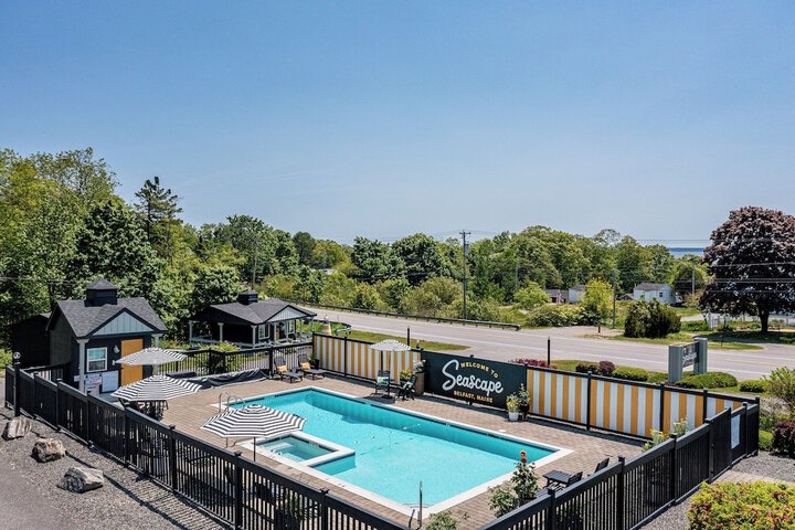Seascape Motel & Cottages