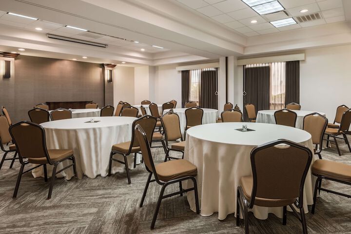 Hyatt Place Bentonville / Rogers