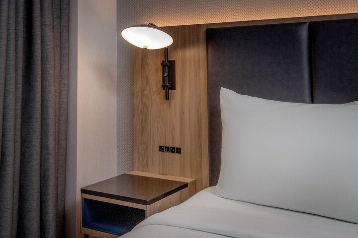 Room 10 of 33