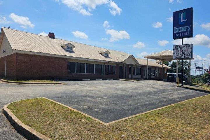 Luxury Inn & Suites and RV Park