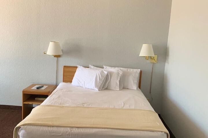 Room 25 of 37